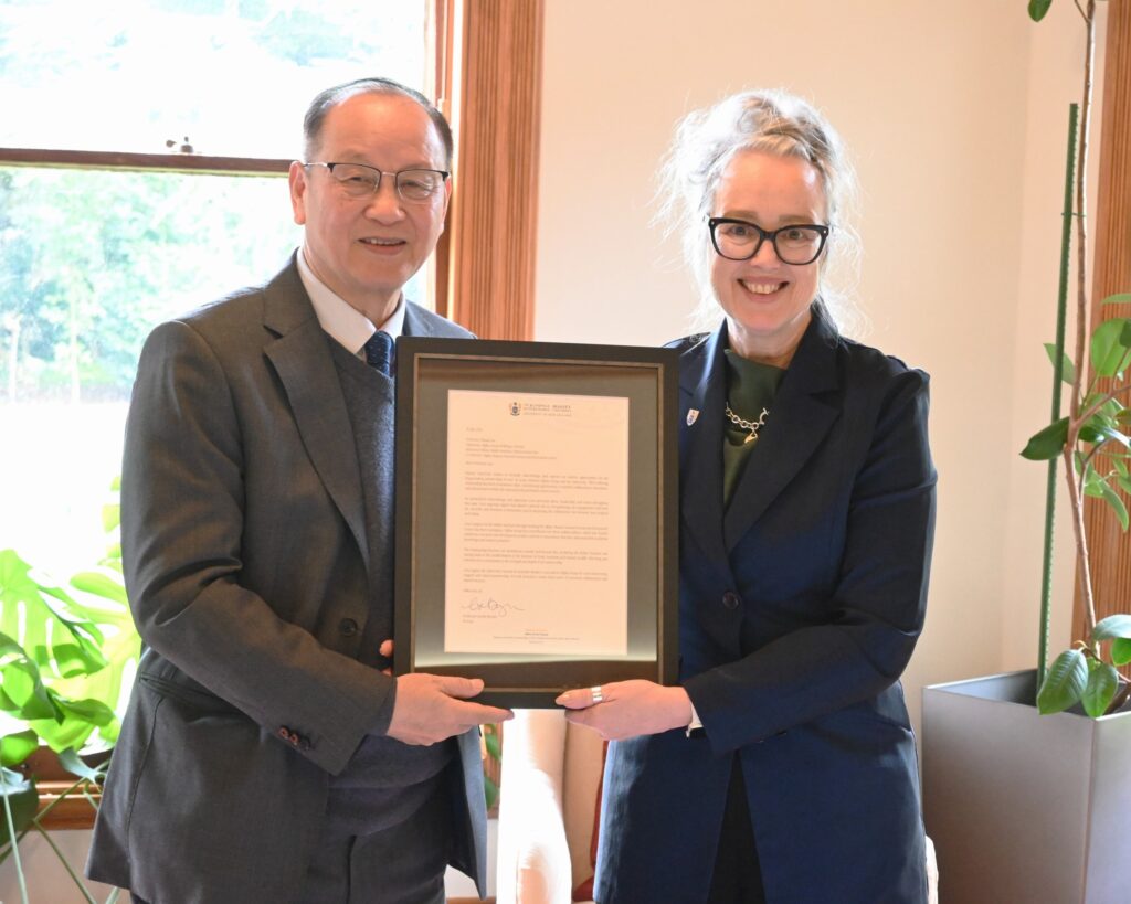 Professor Yihuai Gao receiving letter of acknowledgement from Massey University Provost Professor Giselle Byrnes during Alpha Group visit.