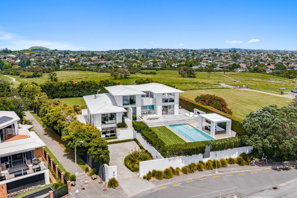 Ultra luxury housing New Zealand waterfront mansion with premium design